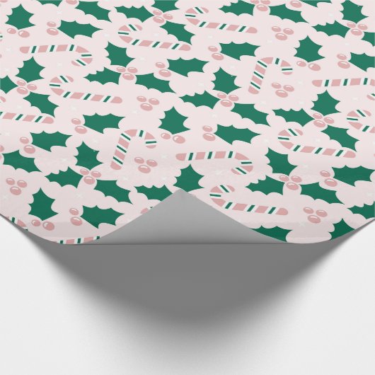 Pink Candy Canes and Holly Blätter Pattern Geschenkpapier (Ecke)