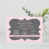 Pink Chalkboard Kuchen Erster Geburtstag Einladung (Stehend Vorderseite)