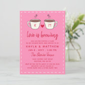 Pink Charming Coffee Cups Love Is Brewing Shower Einladung (Stehend Vorderseite)