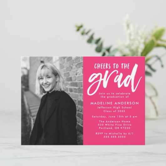 Pink Cheers to the Grad Script Graduation Party Einladung (Stehend Vorderseite)