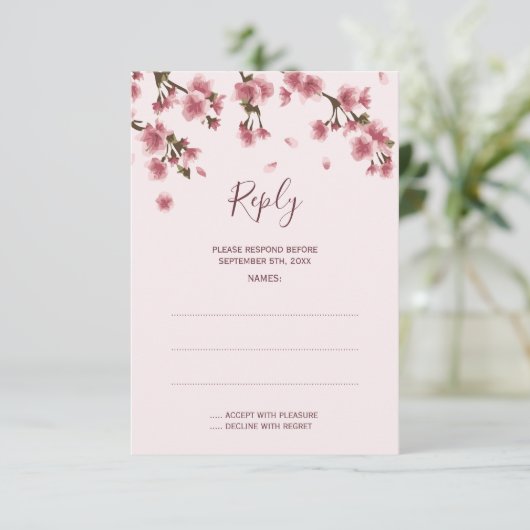 Pink Cherry Blossom Hochzeitstorte RSVP Karte (Stehend Vorderseite)