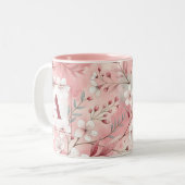 Pink cherry blossom monogram zweifarbige tasse (Vorderseite Links)