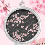 Pink Cherry Blossom Versilberte Kette<br><div class="desc">Rosa Kirschblüten auf schwarz - ein großartiges Geschenk für sie</div>