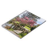 Pink Cherry Blossoms and Wooden Footbridge Notizblock (Linke Seite)
