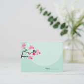 Pink Cherry Blossoms Love Bird Wedding Platzkarte (Stehend Vorderseite)