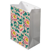 Pink Chinoiserie Floral Mittlere Geschenktüte (Rückseite Schrägansicht)