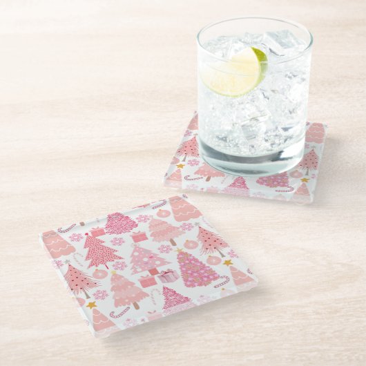 Pink Christmas Trees Muster Glasuntersetzer (Schrägansicht)