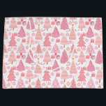 Pink Christmas Trees Muster Große Geschenktüte<br><div class="desc">Rosa Weihnachtsbaummuster, rosa Thema für die Ferienzeit. Ein skurriles Weihnachtsmuster mit rosa und weißen Weihnachtsbäumen, die mit Ziergegenständen, Schneeflocken, Bonbons und Geschenkboxen geschmückt sind. Die Bäume sind mit verschiedenen Texturen und Mustern geschmückt und schaffen eine spielerische und festliche Atmosphäre. Der Hintergrund ist ein transparentes kariertes Muster, das den festlichen Charme...</div>