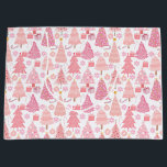 Pink Christmas Trees Muster Große Geschenktüte<br><div class="desc">Rosa Weihnachtsbaummuster, rosa Thema für die Ferienzeit. Ein skurriles Weihnachtsmuster mit rosa und weißen Weihnachtsbäumen, die mit Ziergegenständen, Schneeflocken, Bonbons und Geschenkboxen geschmückt sind. Die Bäume sind mit verschiedenen Texturen und Mustern geschmückt und schaffen eine spielerische und festliche Atmosphäre. Der Hintergrund ist ein transparentes kariertes Muster, das den festlichen Charme...</div>