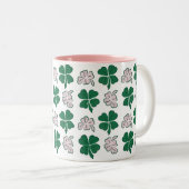 Pink Clover Kleeblatt Pattern St Patrick`s Day Zweifarbige Tasse (VorderseiteRechts)