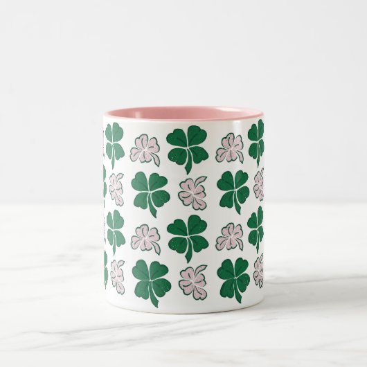 Pink Clover Kleeblatt Pattern St Patrick`s Day Zweifarbige Tasse (Mittel)