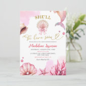 Pink Coastal She'll Be Here Soon Baby Shower Einladung (Stehend Vorderseite)
