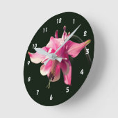 Pink Columbine Flower Runde Wanduhr (Winkel)