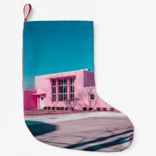 Pink concrete building under clear blue sky kleiner weihnachtsstrumpf