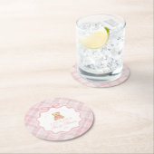 Pink Coquette Bow Bear Plaid Baby Shower Runder Pappuntersetzer (Vor Ort)