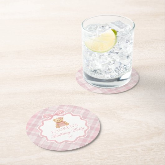 Pink Coquette Bow Bear Plaid Birthday  Runder Pappuntersetzer (Vor Ort)