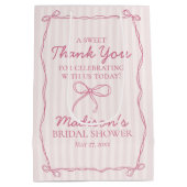 Pink Coquette Bow Pastell Brautparty Gefallen Mittlere Geschenktüte (Rückseite)