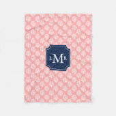 Pink Coral Reef Muster und Blue Monogram Fleecedecke (Vorderseite)