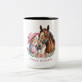 Pink Cowgirl Kissing a Horse Birthday Party Zweifarbige Tasse (Mittel)