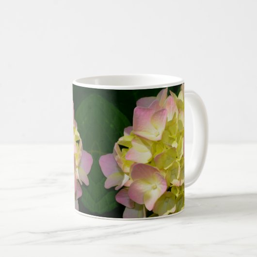 Pink Cream Hydrangeas gelb rosa grüne Blüte Kaffeetasse (VorderseiteRechts)