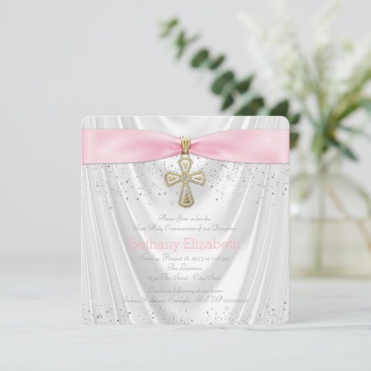 Pink Cross First Communion White Satin Einladung (Stehend Vorderseite)