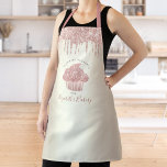 Pink Cupcake Glitzer Tropfen Bäckerei Konditorei K Schürze<br><div class="desc">Hier ist ein wunderbarer Weg, um den Spaß des Backens zu ergänzen. Genießen Sie die kulinarischen Abenteuer, wenn Sie diese elegante, raffinierte, einfache und moderne Schürze tragen. Ein funkelnd, Rose goldener Kuchen, Glitzer-Tropfen und dunkelgraue handgeschriebene Typografie überlagern ein Imitat aus metallischem Champagner-Gold-Hintergrund. Personalisieren Sie Ihre Daten mit Ihrem Namen oder...</div>