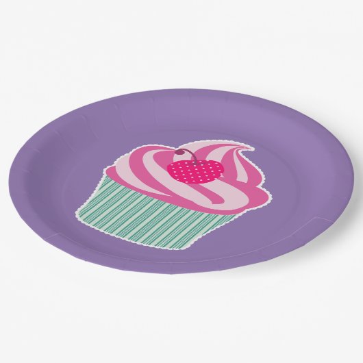 Pink Cupcake WIth Polka Dot Cherry Pappteller (Schrägansicht)
