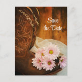Pink Daisies Cowboy Boots Wedding Save the Date Ankündigungspostkarte (Vorderseite)