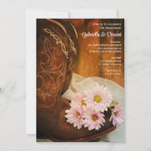 Pink Daisies Cowboy Boots Western Engagement Party Einladung (Vorderseite)