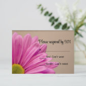 Pink Daisy auf Tan Wedding RSVP Response Card Karte (Stehend Vorderseite)