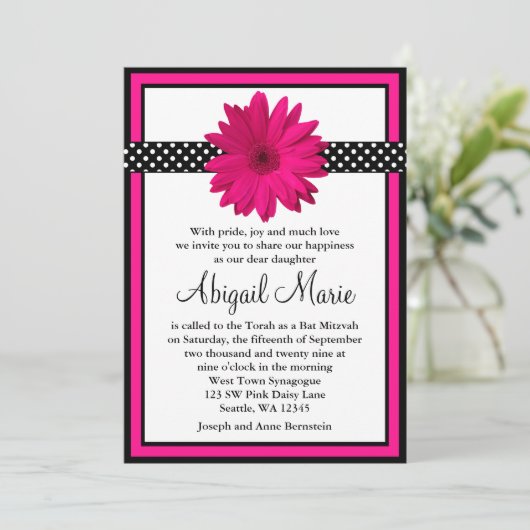 Pink Daisy Black Polka Dots Bat Mitzvah Einladung (Stehend Vorderseite)