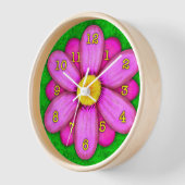 Pink Daisy Blume auf Green Beautiful Uhr (Winkel)