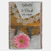 Pink Daisy, Lace and Horseshoe Western Wedding Decke (Vorderseite Vertikal)