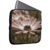 Pink Daisy Laptopschutzhülle (Vorne Rechts)