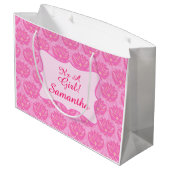 Pink Damask Baby Sein Mädchenname Personalisiert Große Geschenktüte (Rückseite Schrägansicht)