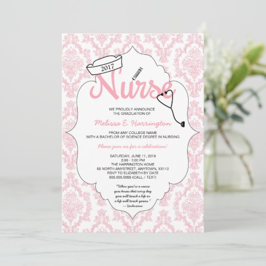 Pink Damask Nurse Abschluss Pinning laden Einladung (Stehend Vorderseite)