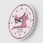 Pink Damask Sewing Machine Große Wanduhr (Winkel)