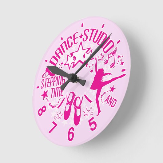 Pink Dance Studio Runde Wanduhr (Winkel)