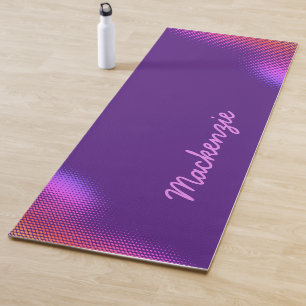 Pink Dot Muster mit Name auf ROYAL LILA Yogamatte