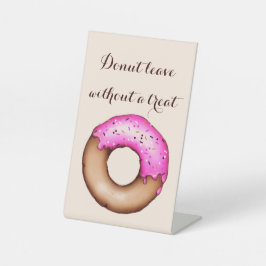 Pink Doughnut mit Sprinkles Wedding Donut Bar Sockelschild