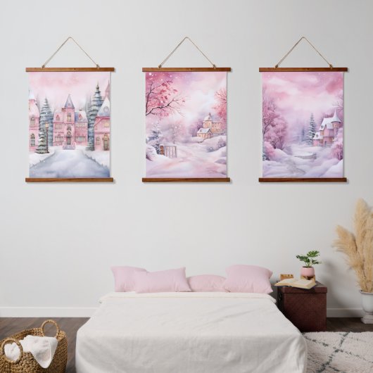 Pink Fairytale Winter Wonderland Wandteppich Mit Holzrahmen (Schlafzimmer)