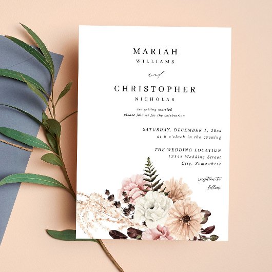 Pink-farbene Hochzeit mit Blumen und Beige Einladung