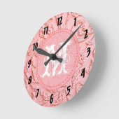 Pink Filigree Wood Monogram Initial Wall Clock Runde Wanduhr (Winkel)