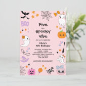 Pink Five ist ein Spooky Vibe Halloween 5. Geburts Einladung (Stehend Vorderseite)