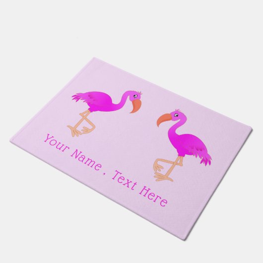 Pink Flamingo Doormat mit benutzerdefiniertem Text Fußmatte (Schrägansicht)