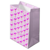 Pink Flamingo Gift Bag Mittlere Geschenktüte (Vorderseite Schrägansicht)