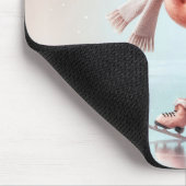 Pink Flamingo Ice Skaten Mousepad (Ecke)