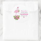 Pink Flamingo in Weihnachtsmannmütze Whimsical Can Runder Aufkleber (Tasche)
