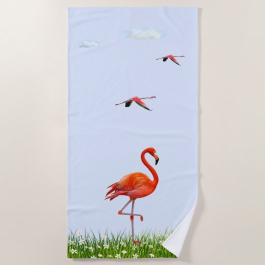 Pink Flamingo & Meadow mit Blume auf Light Blue Strandtuch (Vorderseite)