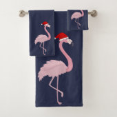 Pink Flamingo mit Weihnachtsmannmütze, Schneeflock Badhandtuch Set (Insitu)
